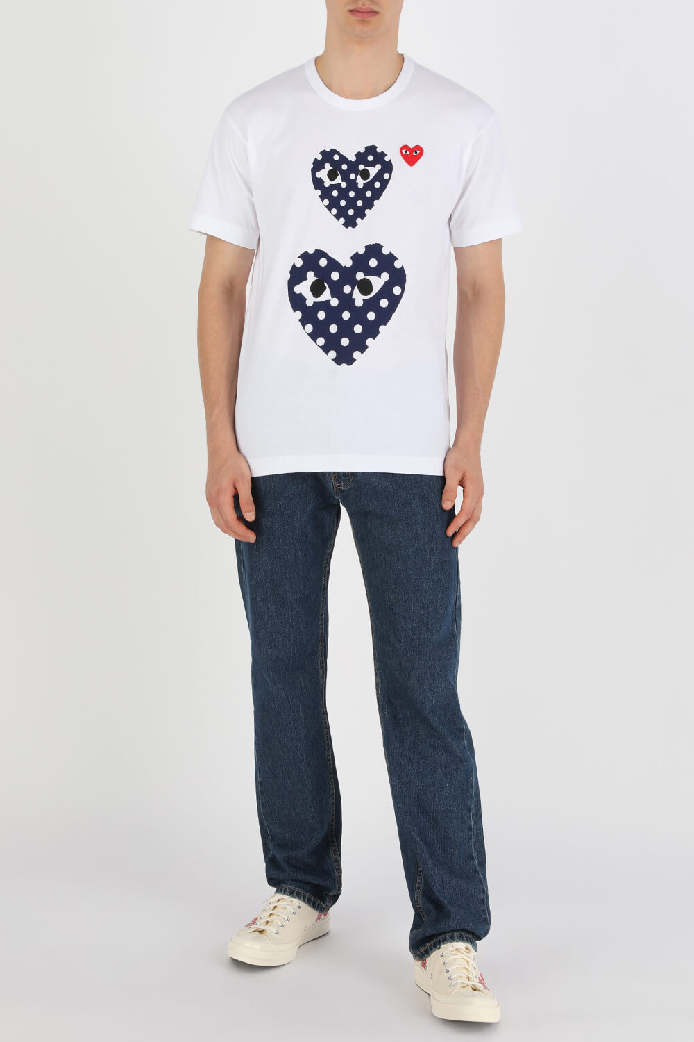 חולצת טי עם הדפס לבבות מנוקד